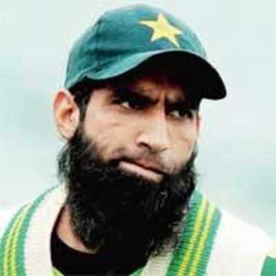 Return Yousuf's 1 cr IPL signing amount: BCCI tells PCB