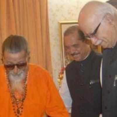 Babri case: SC sends notices to Advani, Thackeray