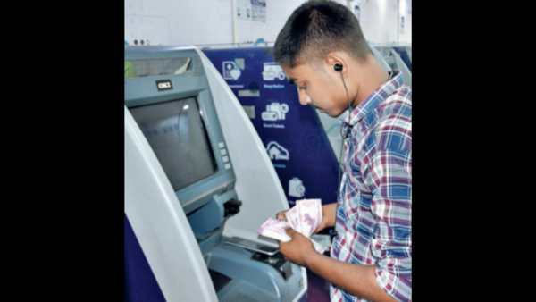 No frantic rush in city to deposit Rs 2,000 notes