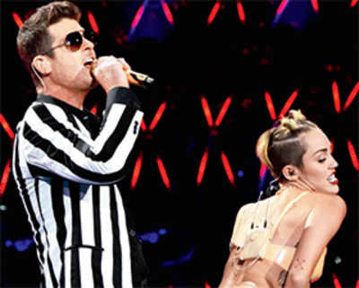 Miley to host VMAs