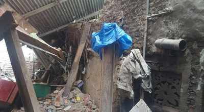 Five-storey building collapses in Bandra East