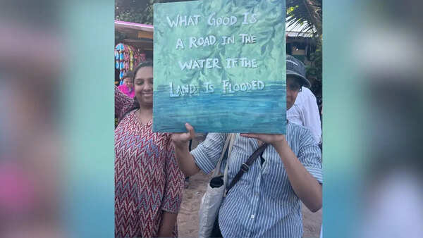 300 citizens gather at Mumbai's Versova Beach, rally for protection of mangroves and green spaces