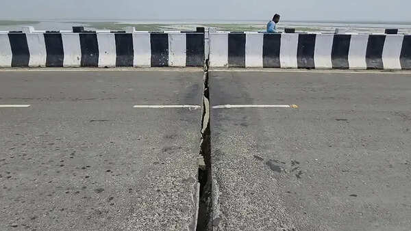 Gap detected on Gopalganj bridge, IIT & NIT teams asked to inspect