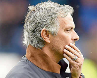 I'm not under pressure, says Jose after Everton loss