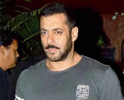 Sallu-Kat ring in Ali Abbas Zafar’s birthday