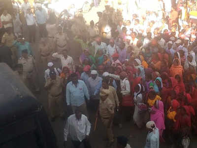 Farmers marching to Mumbai detained in Nashik