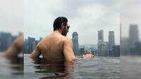 Kartik Aaryan shows off his bare back posing in a pool, fans can't stop gushing over the pic 