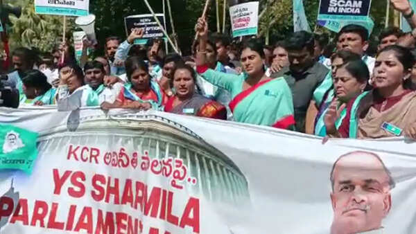 Delhi Police arrest YSRTP chief YS Sharmila during protest against Telangana government