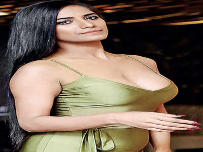 Poonam shuts down pregnancy talk