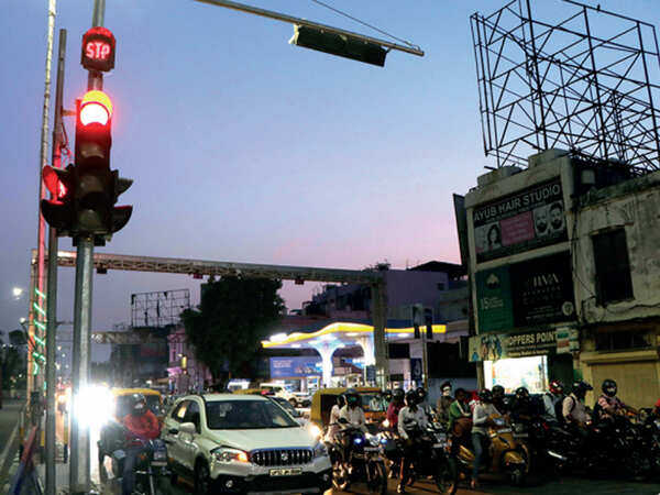 Lucknow: CCTV cameras, AI-based lights to control traffic, issue e-challan