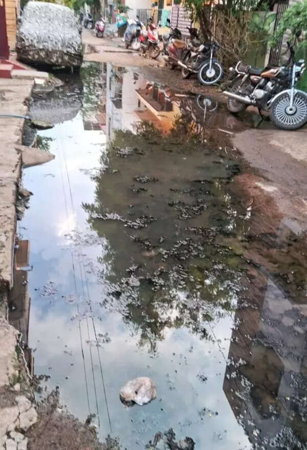 Nehrunagar residents complain of repeated sewage overflow