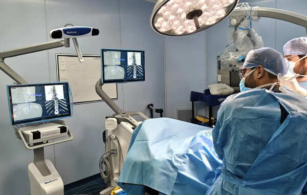 SGPGI gets O-arm system for advanced spinal surgery