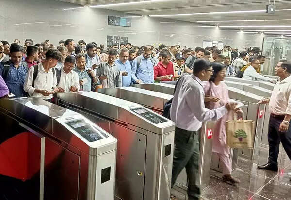1/3rd of Metro 3 users on CSMT-Cuffe Parade stretch, traffic eases on SoBo roads