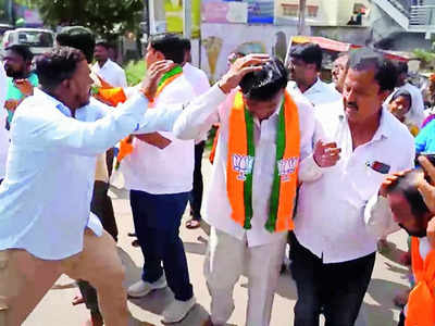 3 detained for egg attack on MLA Munirathna