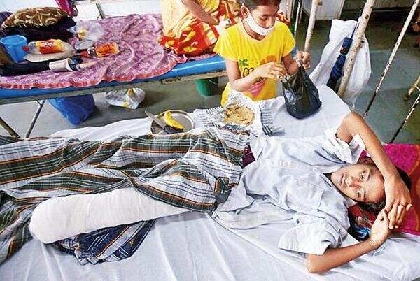 Maharashtra: Teen loses leg while saving 2-month-old from crashing wall