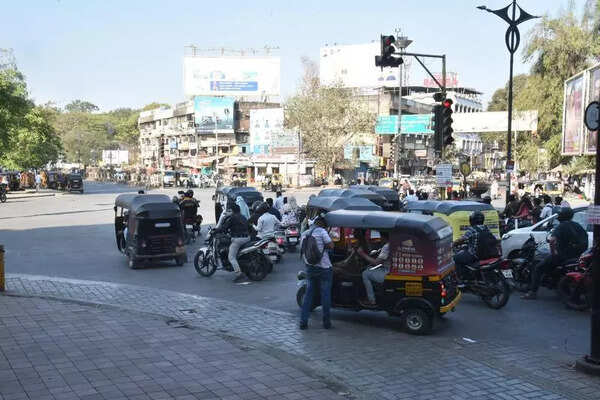 Nashik motorists blocking ‘free-left’ at traffic signals to avoid e-challans