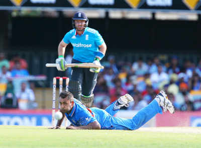 England crush spineless India by nine wickets