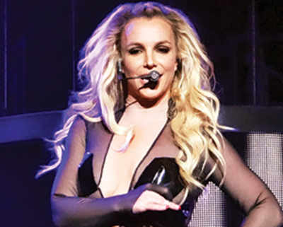Oops She DID it again! Britney has a little Slip! Hollywood June 12th, 2007