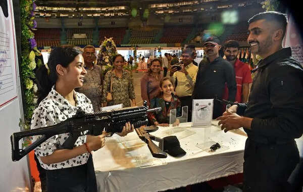 Surat police to host weapons expo, Mashal PT for Gujarat Day celebrations