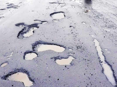 Eastern and Western Express Highways riddled with potholes; MMRDA blames lockdown, heavy rains for ‘10 per cent of bad stretch’