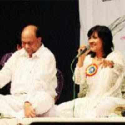 All India mushaira night attracts yesteryear movie star