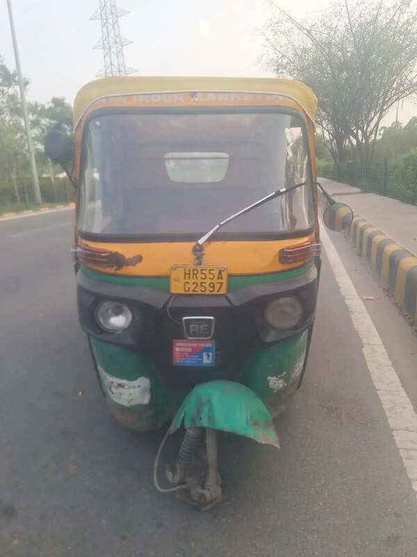 Woman returning from BEd exam dies after falling from auto in Gurgaon, FIR against driver