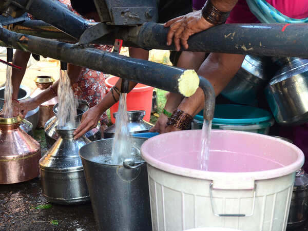 Luna, bike, taxi ‘supplied’ water to parched wards in Yavatmal
