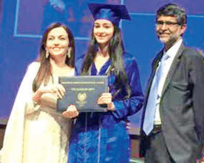 Chunky Panday is a proud father at daughter's convocation