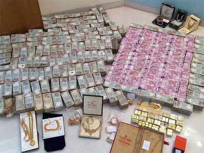 2.27 kg of gold, cash seized from IMA office