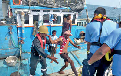 Karnataka: Coast Guard rescue 25 on fishing boat
