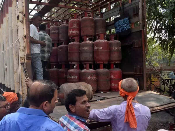 Queue for LPG shifts to kitchen e-appliances stores
