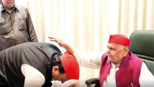 Uttar Pradesh: Mulayam Singh Yadav hails Akhilesh Yadav for putting up tough poll fight