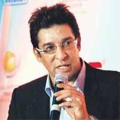 Akram slams Dhoni for dispirited leadership