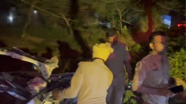 4 friends killed, 2 critically injured as car rams combine harvester machine in UP