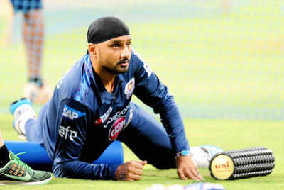 Mumbai Indians'spinner Harbhajan Singh hits out at Jet Airways pilot, alleges racist, violent conduct