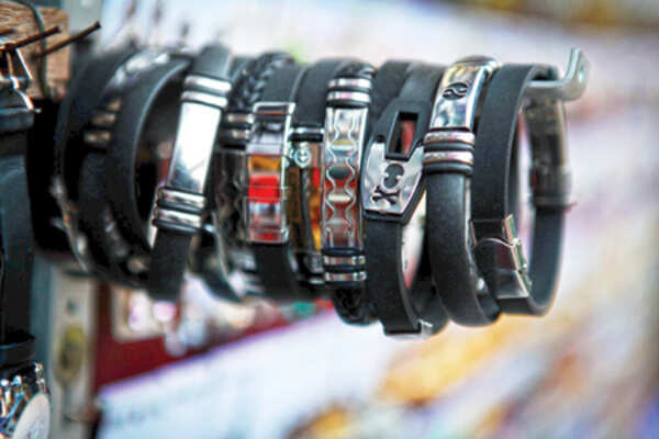 Accessorise and be street chic, boy!