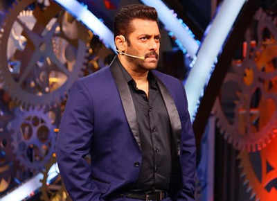 Bigg Boss 11 Weekend Ka Vaar with Salman Khan, Episode 14, Day 14, 15th October 2017, Live Updates: Sshivani Durga evicted from the show; Hiten Tejwani asks Arshi Khan to 'maintain distance'