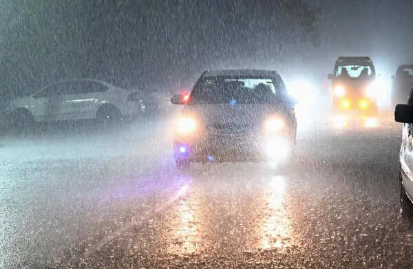 39mm rain in 30 minutes leads to waterlogging, power disruption in Nashik city