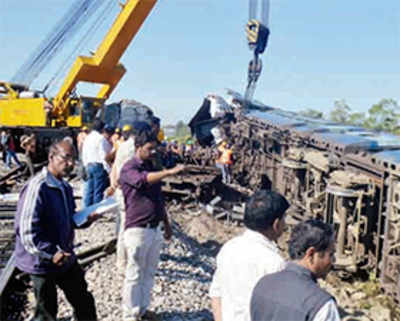 2 killed after train derails in West Bengal