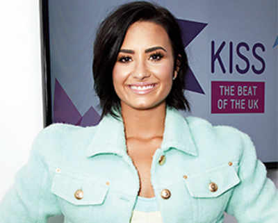 Demi suffers New Year’s Eve headache without drinking