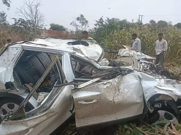 Three from Pune killed in high-speed crash near Limkheda