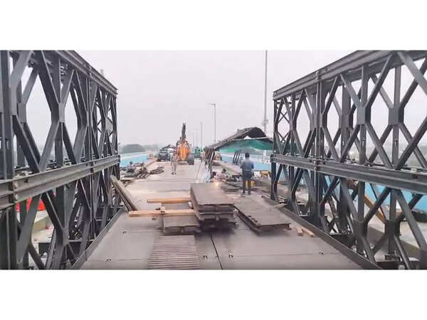 Ferry services emerge as lifeline after Vikramshila Setu’s damage