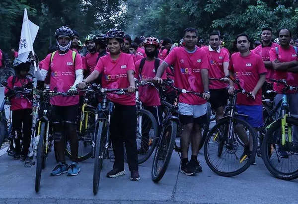 400 cyclists create breast cancer awareness in HCG Centre’s cyclathon drive