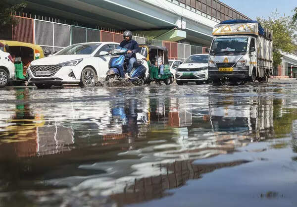 A familiar ring: Waterlogging woes near Chirag Dilli