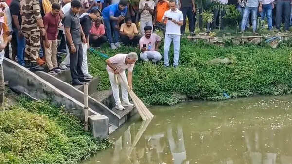 Dilip goes fishing in Khasmahal