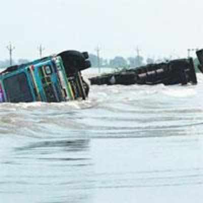 Floodwaters cut Konarak & Puri links
