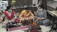 Sikh community of Agra makes masks from used turbans for the needy 