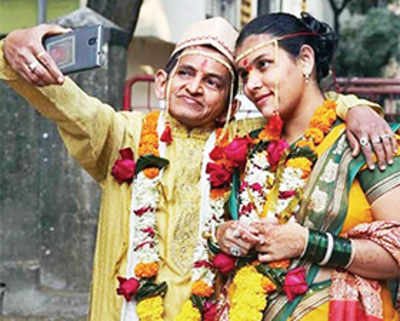 ‘Selfie’ couple splits, 20-yr-old wife accuses hubby, 59, of harassment