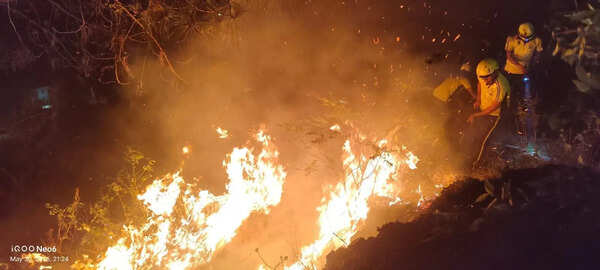 2 dead as forest fires rage on in U’khand