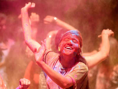 India celebrates Holi LIVE Updates: Bihar CM Nitish Kumar celebrates Holi, no festivities for Lalu Prasad Yadav